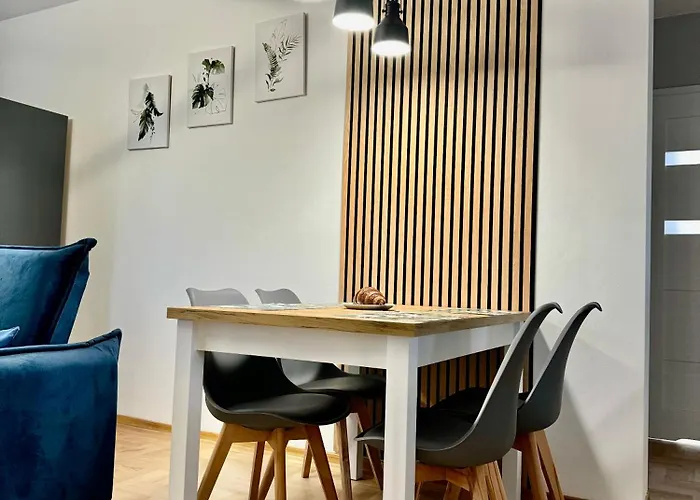 Blue Zone With Free Parking, Balcony And Garden